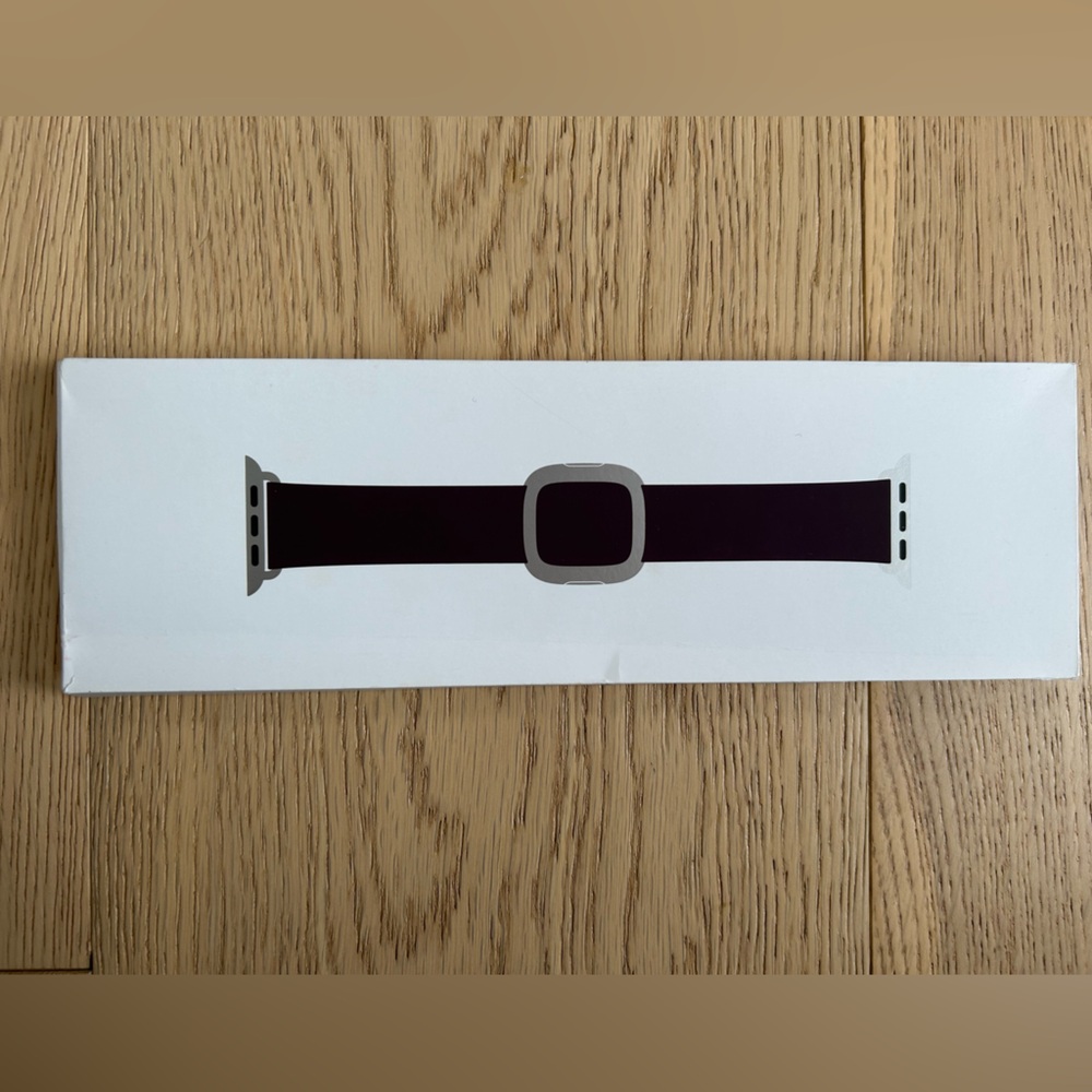 Apple Mulberry Modern Buckle L